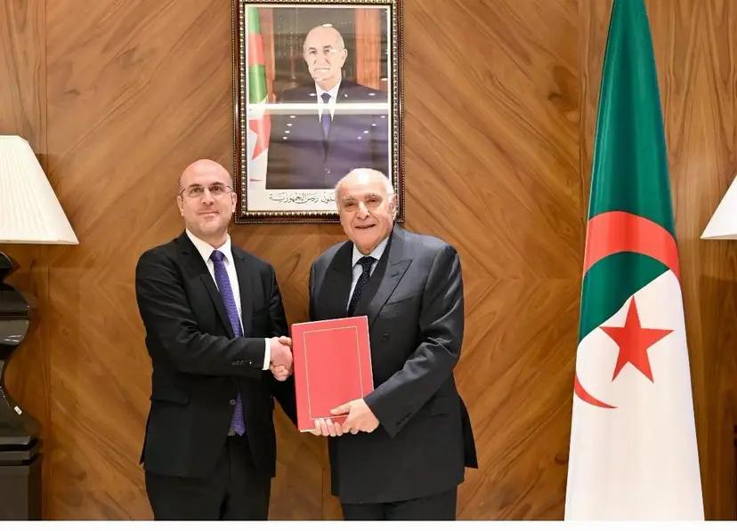 السيد عطاف يستقبل السفير الجديد لدوقية لوكسمبورغ لدى الجزائر